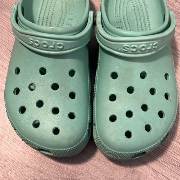 Teal Crocs Size 9 Mens - Picture 4 of 7